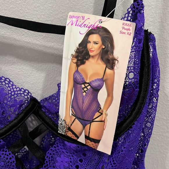 Seven ‘til Midnight Geolace merrywidow with strappy lace and thong - Picture 2 of 3